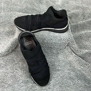Eileen Fisher‎ EUC Slip On Sneakers Women's 6.5 Black Stretch Knit Crisscross